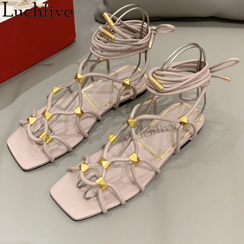 

New Ethnic Style Bandage Flat Rivet Sandals Woman Narrowband Designer Hollow Brand Sandals Summer Luxury Casual Beach Sanda