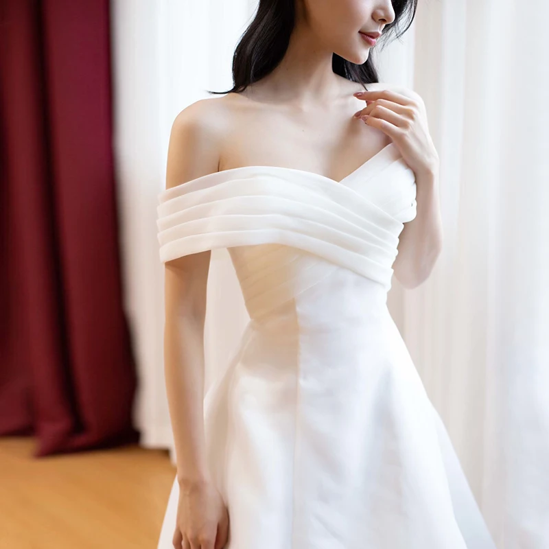 ออกแบบใหม่ Off-ไหล่แต่งงานแขนสั้น Organza A-Line Backless Sweep Train ชุดเจ้าสาว Vestidos De Mairee Mariage