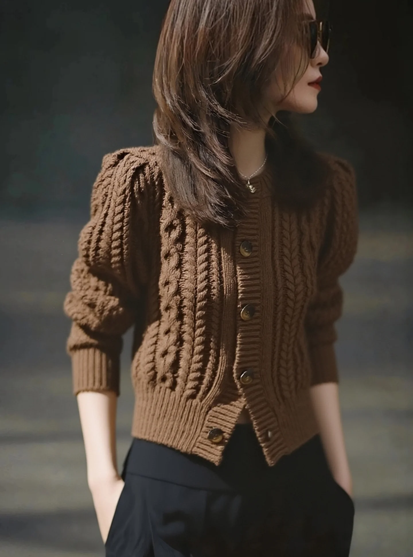 Cardigan slim fit lavorato a maglia da donna nuovo autunno 2025 con motivo in lino leggero Maturi Sle maglione lungo con bottoni Sve