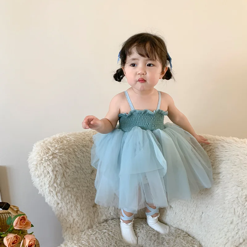 

Dresses Causal Childrens Clothing Summer New Korean Sling Princess Baby Baby Clothes Sweet Fashion 2024 Mesh Yarn Solid