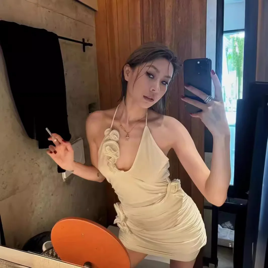 

Женский модный костюм для взрослых по индивидуальному заказу, плиссированное платье с цветком розы, сексуальная девушка, сексуальная шея, висящая юбка на подтяжках, праздничное платье