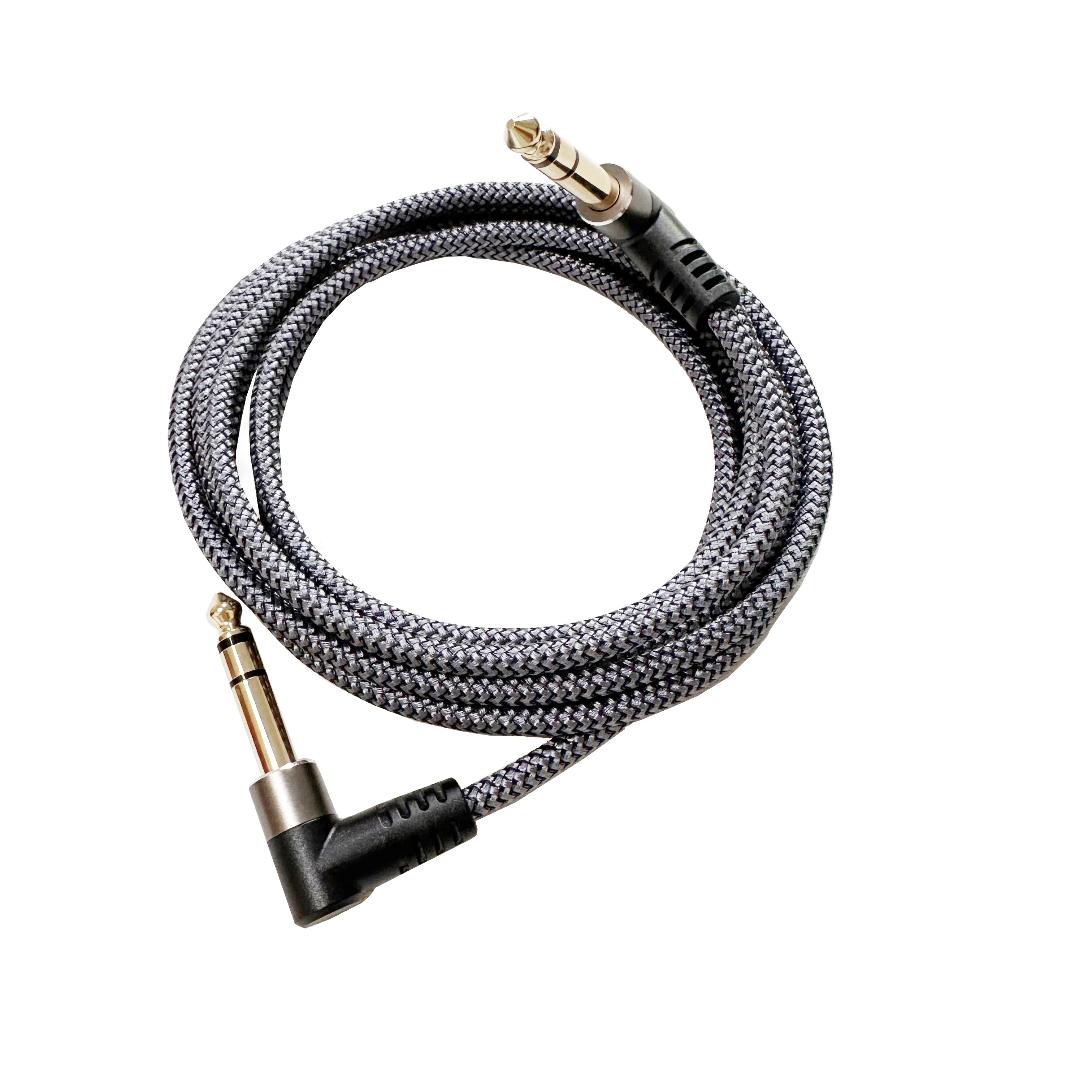 Kabel instrumentowy TRS o średnicy 1/4 cala, z wtykiem kątowym 6,35 mm, do podłączenia urządzeń audio, np. miksera, wzmacniacza, klawiatury basowej. — zdjęcie produktu 3