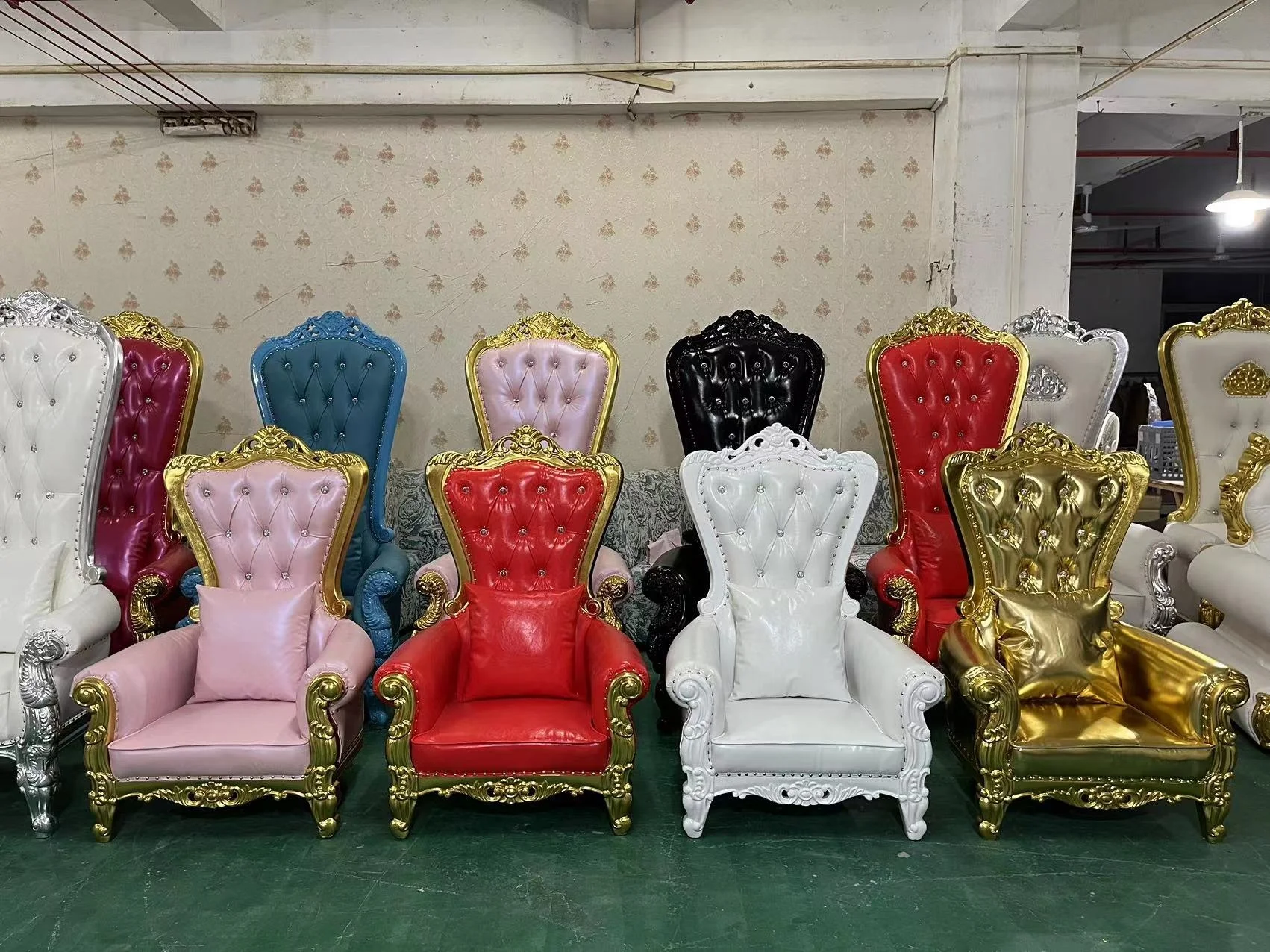Custom Luxury Style Living Room Leather High Back Golden King Queen Throne Chair 2 Single Throne Chairs for Events Wedding Party