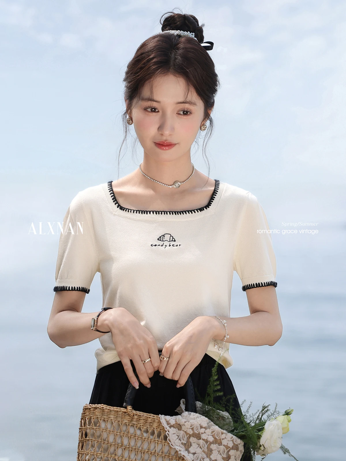 

ALXNAN Women's T-shirt Letter Embroidery Short Sleeve Knitted T-shirt 2025 Summer Elegant Sweet Slim-fit Ladies Clothing L55380