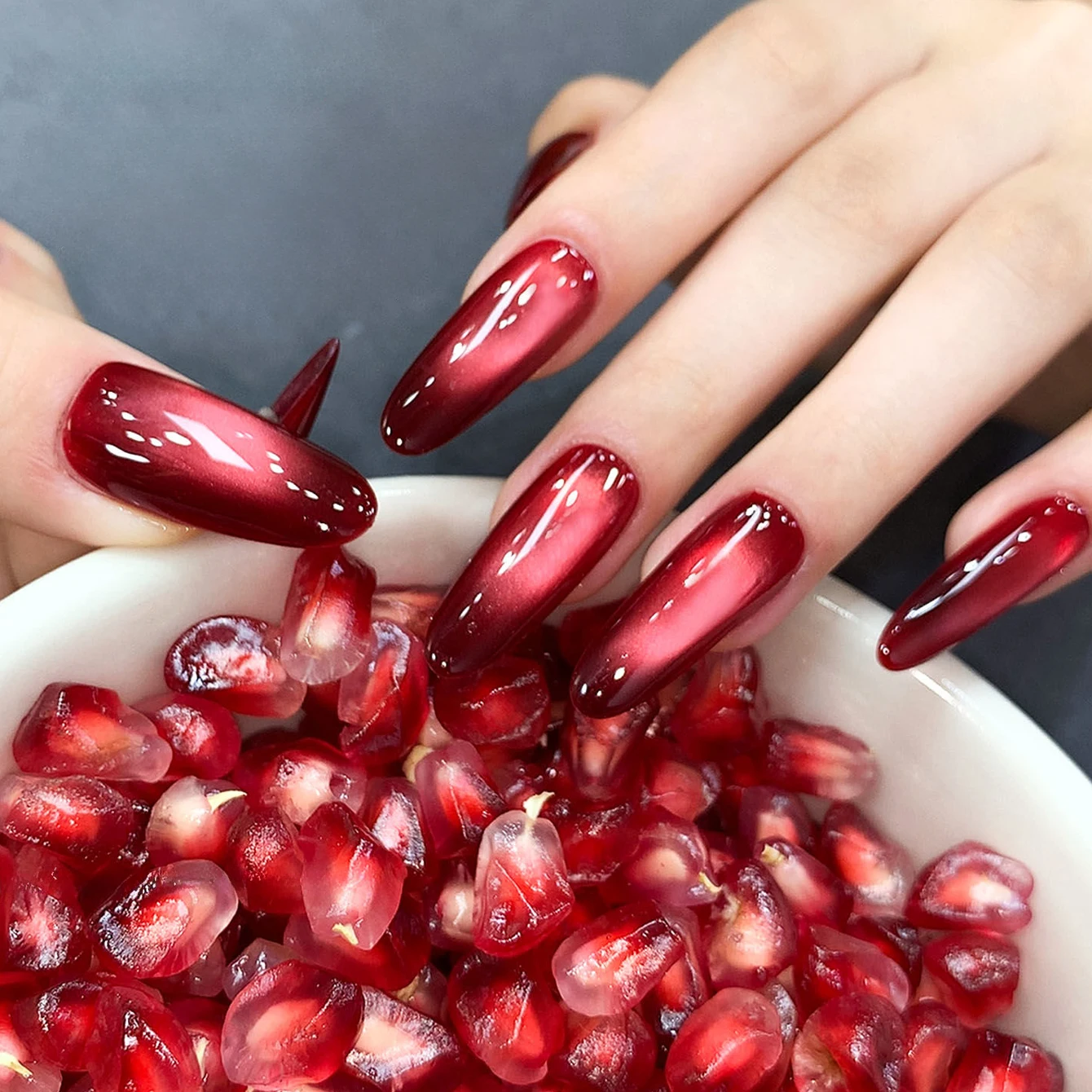 미아넬 10ML 겨울 크리스마스 레드 석류 캣아이 네일 폴리쉬 와인 레드 글라스 비즈 2025 트렌디 겨울 네일 아트