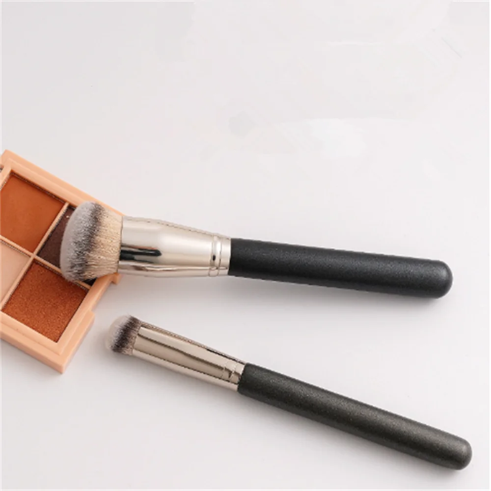 Zachte flexibele schuine hellingborstelkop voor Edge Surface Starlight Paint Application Frosted Concealer Makeup Tool zonder sporen