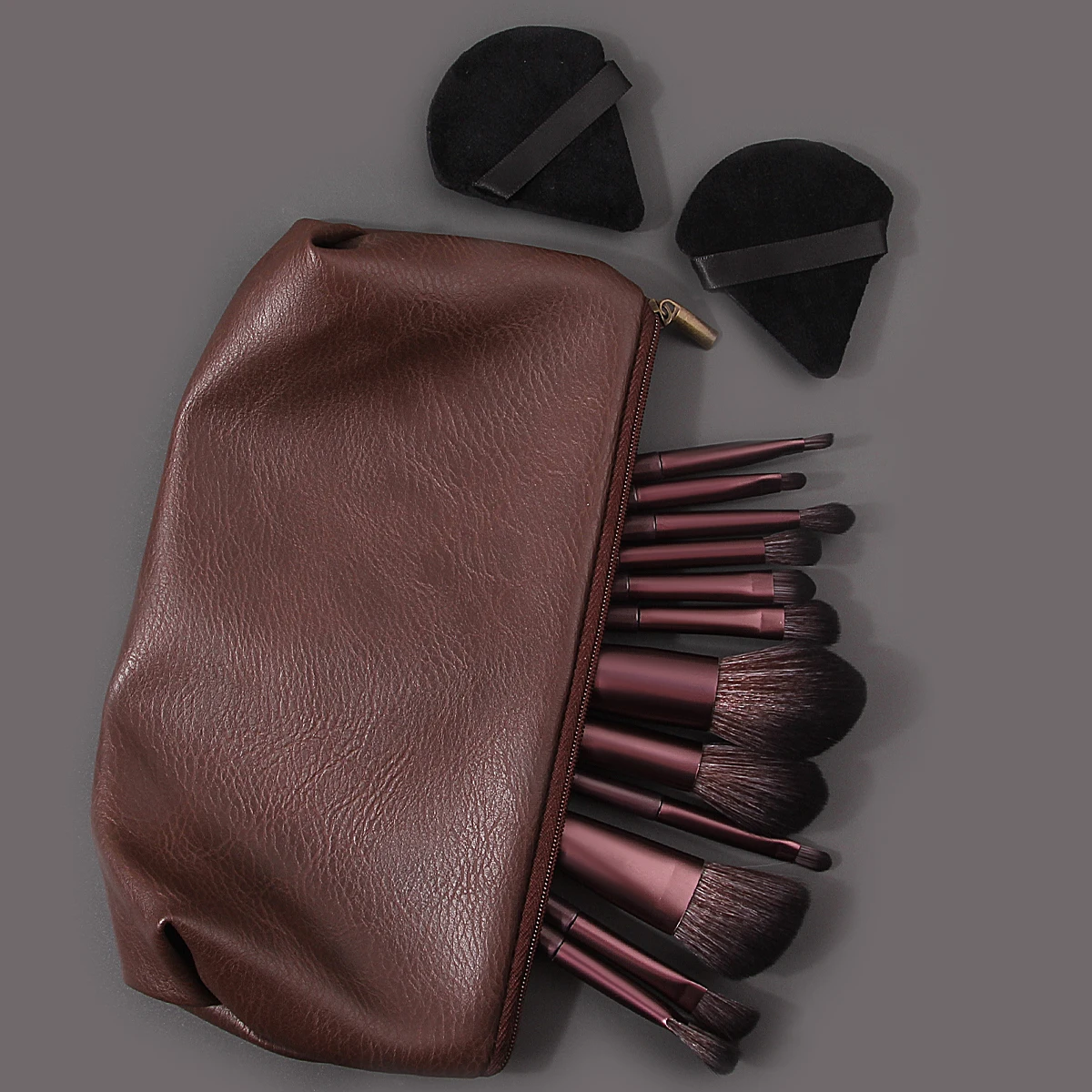 مجموعة مكونة من 15 فرشاة مكياج متعددة الوظائف + 2 نفث بودرة مثلثة غير لاصقة + 1 حقيبة تخزين فرشاة مكياج محمولة