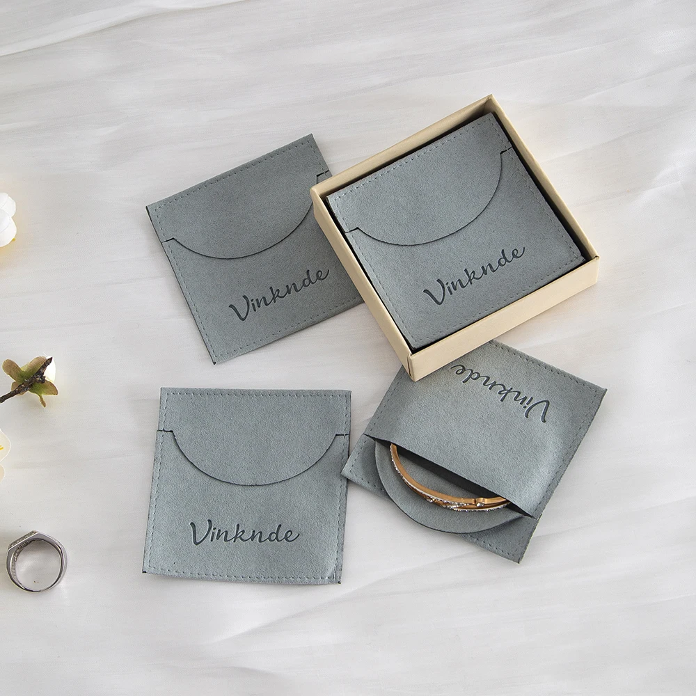 

100pcs 6x6cm Velvet Fashion Jewelry Pouches Personalized Logo Wedding Packaging Microfiber Organizer Ring Earings Gift Bags Sack