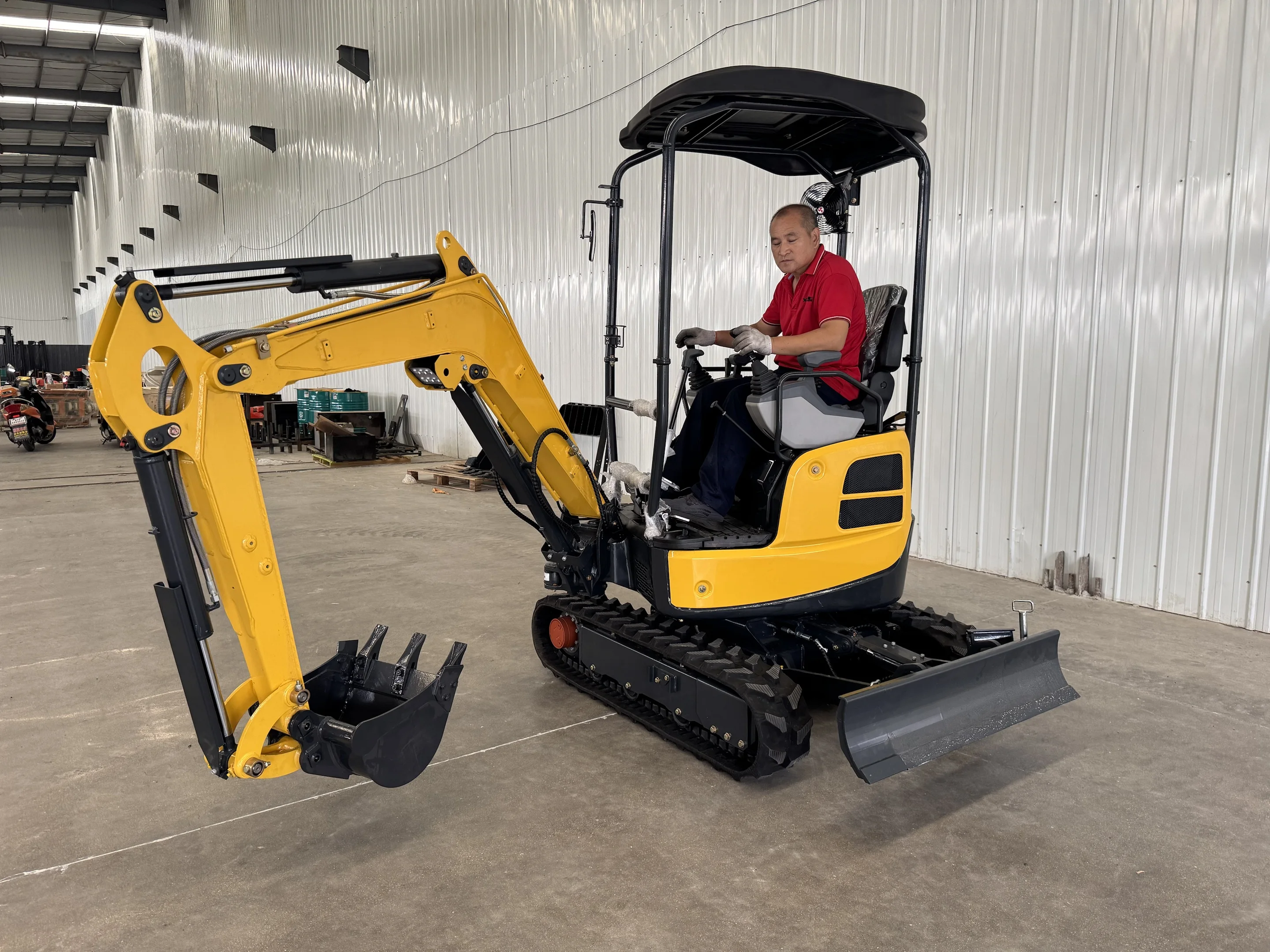 

New 1.8-ton Chinese Mini Excavator Hydraulic with Engine Motor and Pump Low Price Crawler Excavator for Sale