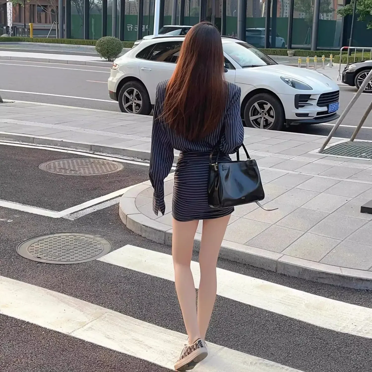 فستان قميص مخطط بأكمام طويلة للنساء مع خصر نحيف وتنورة ريترو على الورك