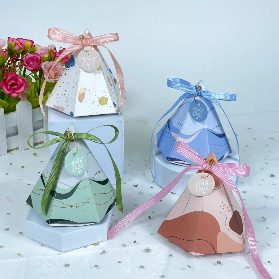 50 قطعة شكل الهرم صندوق ورقي صناديق الحلوى الشريط بطاقات مقاطع زهرة نمط مجوهرات حفلة لصالح هدية للحزب #1