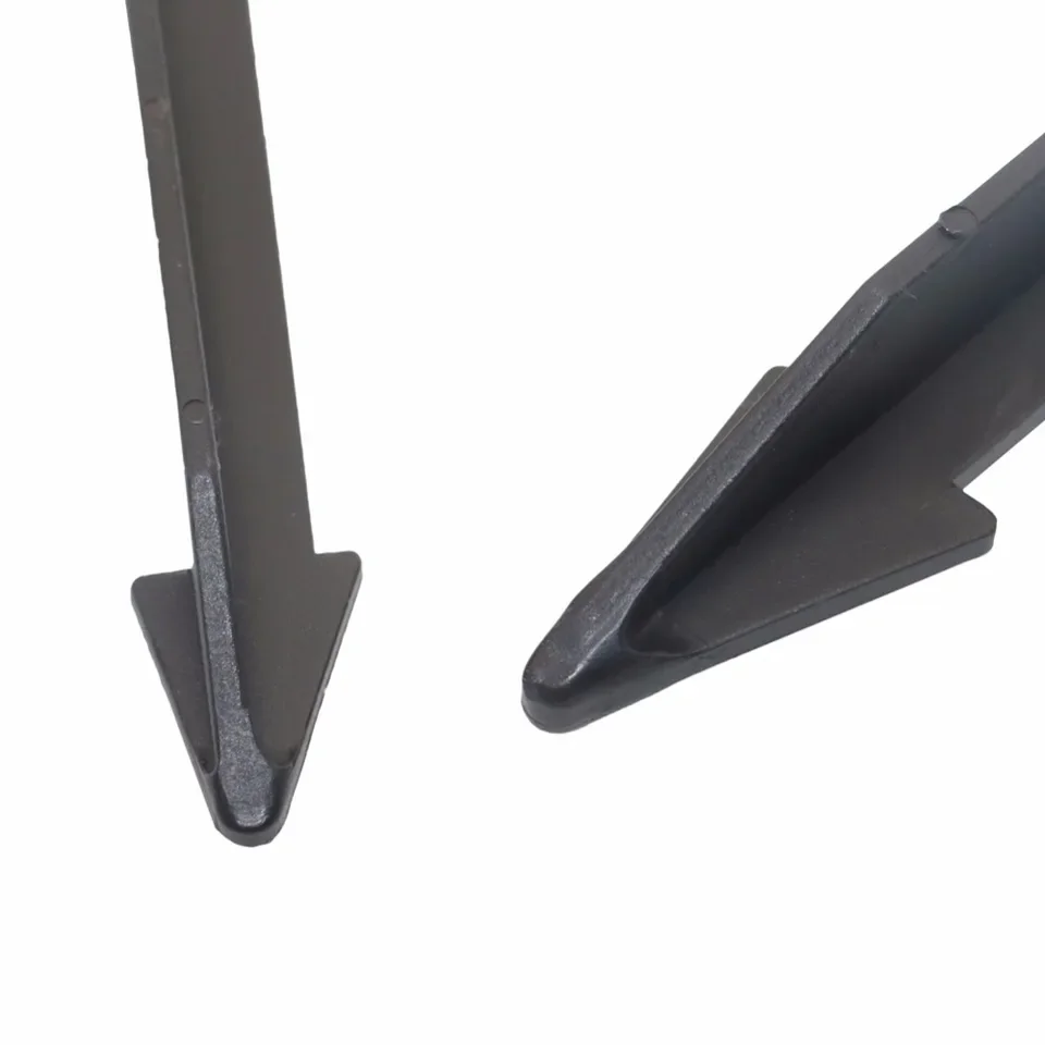 10 pieces C-shaped plastic ground stakes for DN16 and DN20 drip irrigation tubing — durable PP construction — garden hose suppor