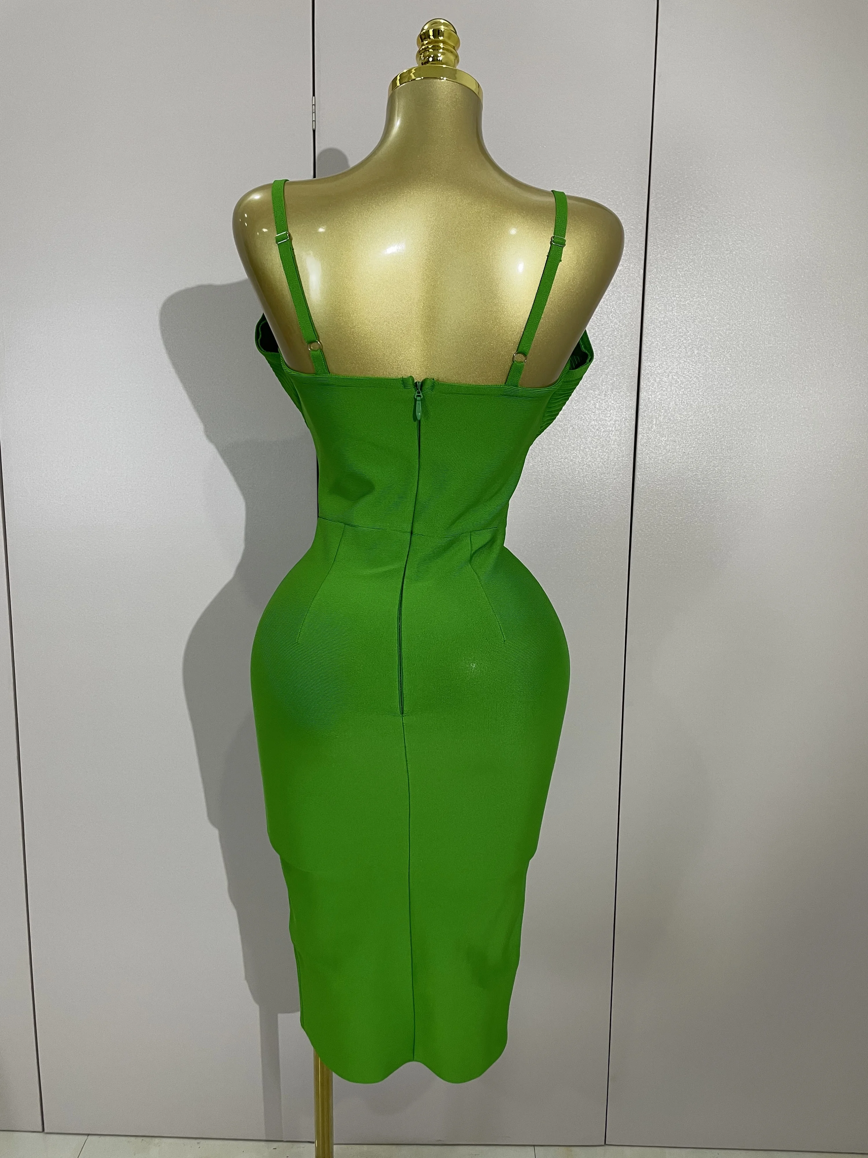 2025 المرأة مثير الأخضر بلا أكمام الرسن ميدي Bodycon ضمادة فستان المشاهير أنيقة مساء نادي حفلة فاخرة فستان عيد ميلاد #4
