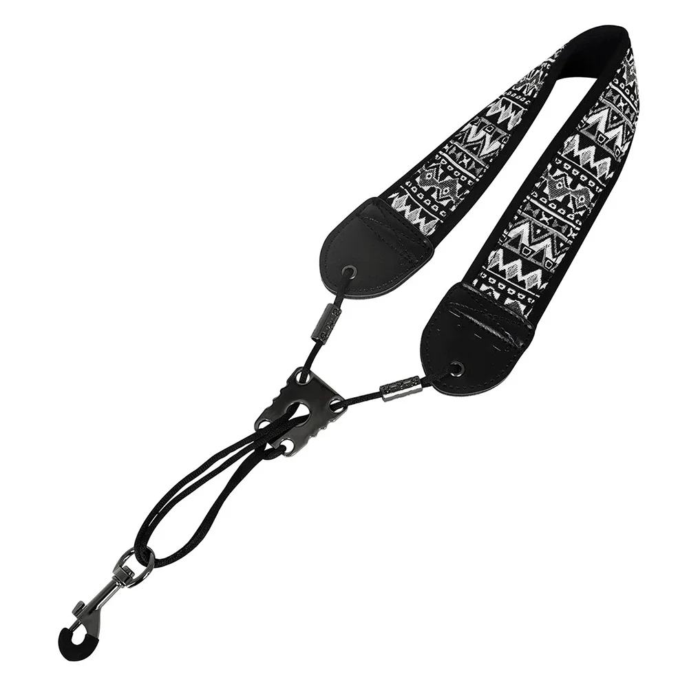 

Мягкий кожаный шейный ремешок для саксофона с дышащим дизайном. Регулируемые характеристики комфортной посадки во время игры.