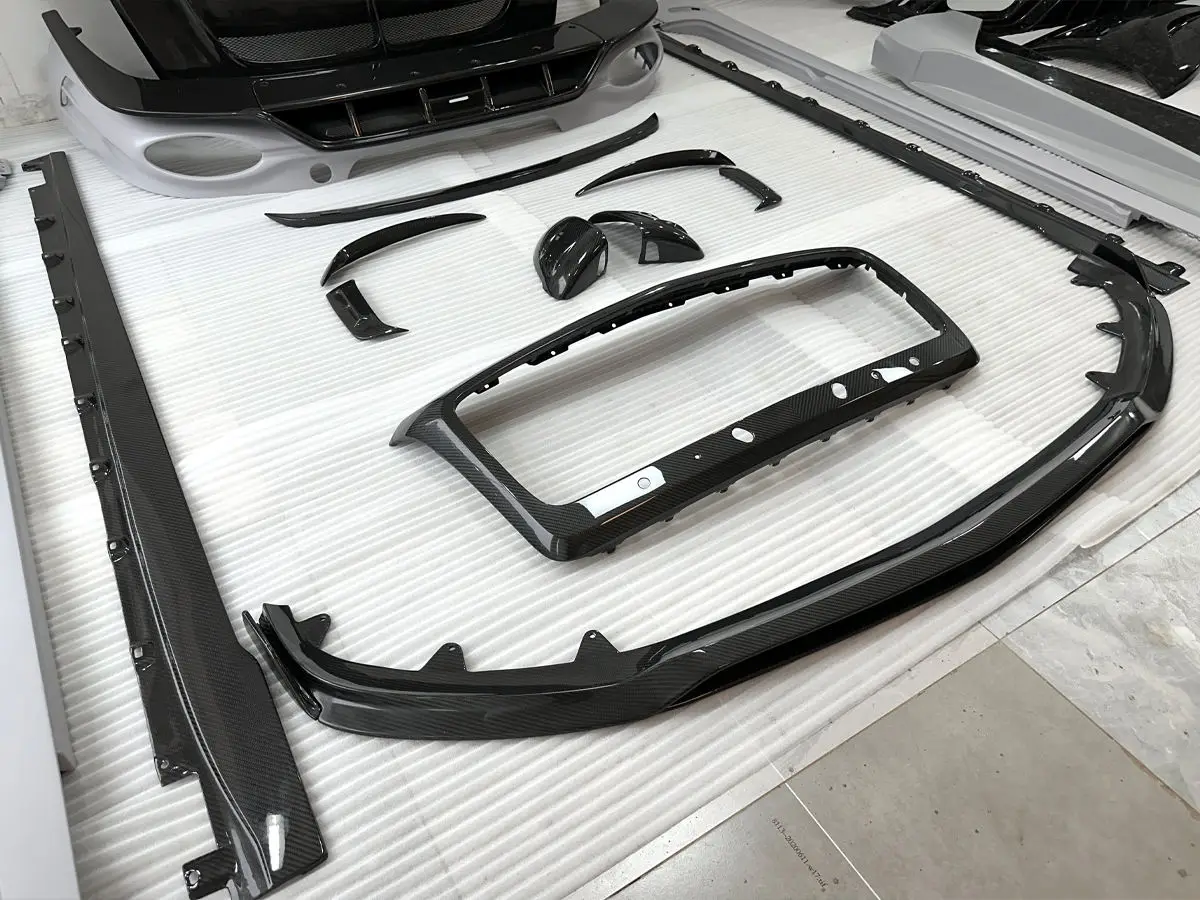 

Flying Spur Style Dry Carbon Fiber Body Kit Auto Parts Rear Spoiler Wing Rear Wing for Flying Spur