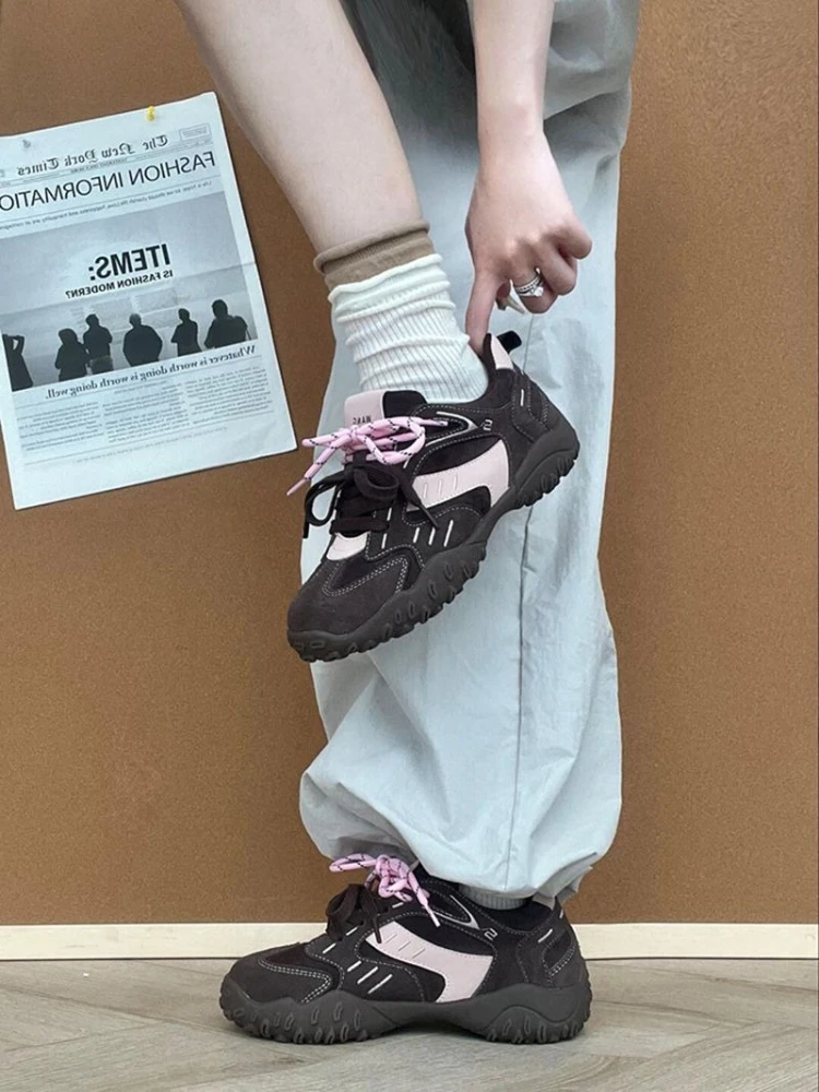 Chaussures de sport plates pour femmes, baskets basses à bout rond, semelle souple, antidérapantes, résistantes à l'usure, simples, à la mode, nouvelle collection automne 2025