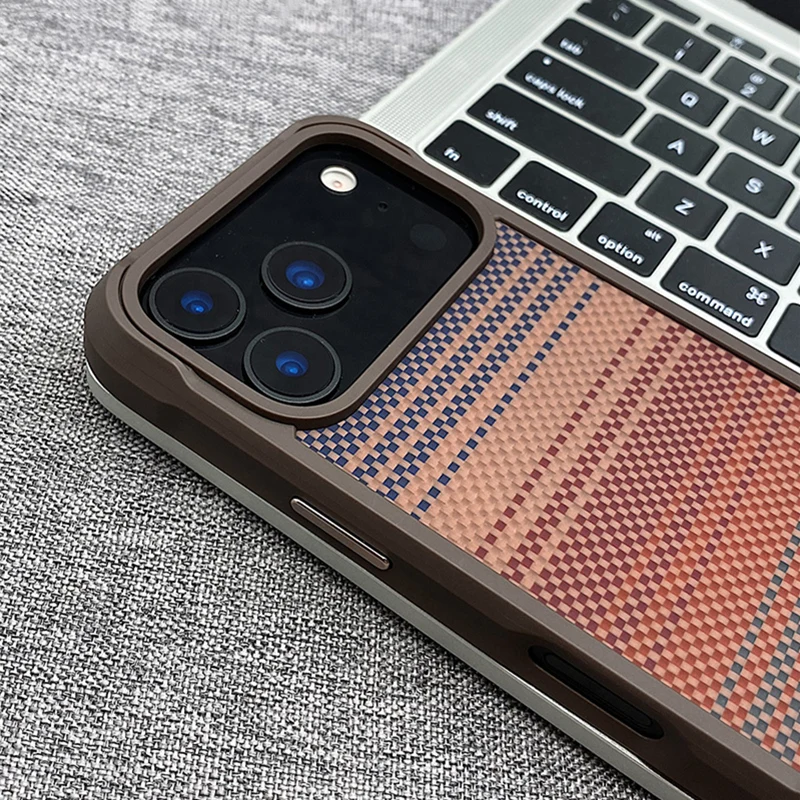 Magnetische Carbonfaser-Textur für MagSafe Bumper-Hülle für iPhone 17 18 Pro Max 16 16Pro 15 Pro Mattierte Kabellose Ladehülle – Detail 4