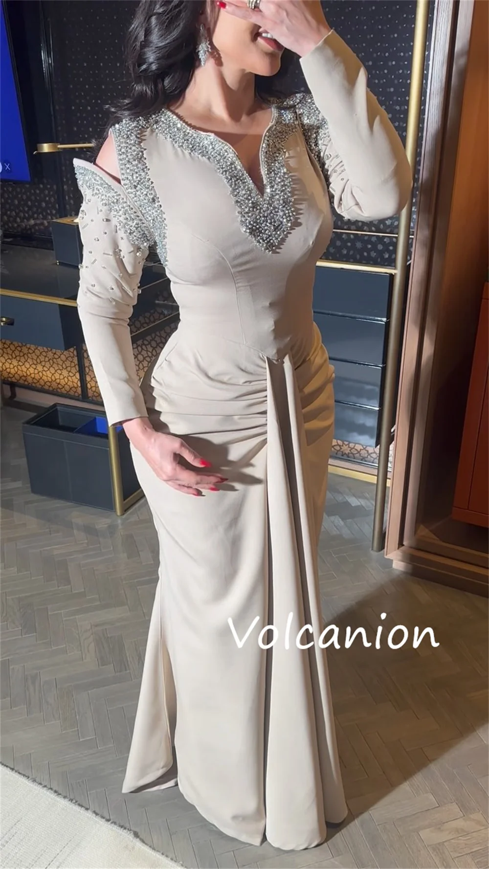 Personalizado de alta qualidade jérsei plissado lantejoulas sereia com decote em v vestidos longos sob medida ocasião noite estilo chinês