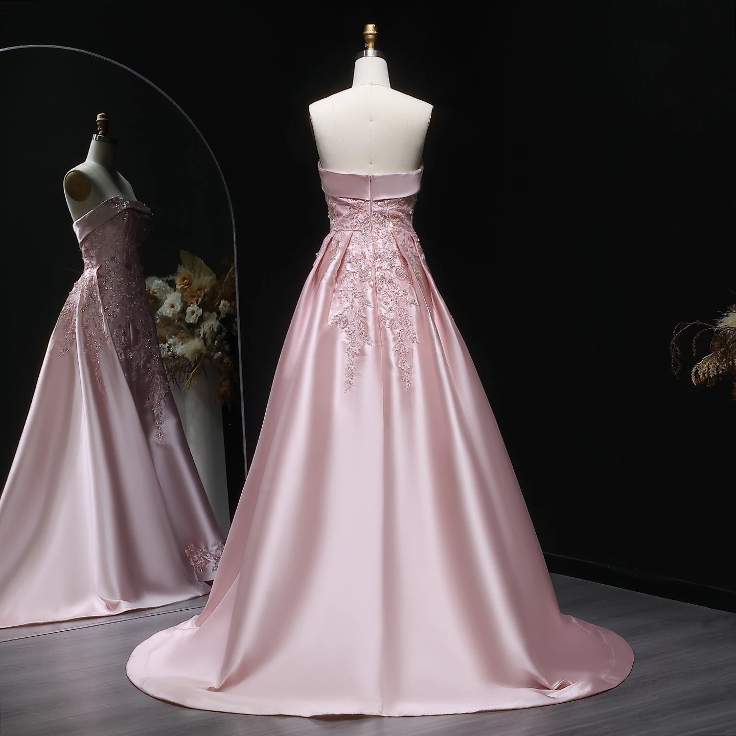 Sharon Said Plus Size Rosa Trägerloses Satin-Abendkleid mit Blumenapplikationen, Rückenfreies Ballkleid, Formelles Partykleid XD067 Maßanfertigung – Detail 13