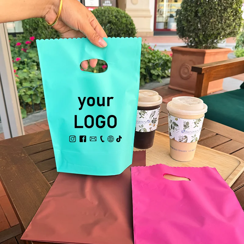 

50 шт. сумки-тоут, нижнее белье, маленькие сумки для покупок, пластиковые пакеты, матовые пакеты, подарочные пакеты для свадебной вечеринки, напечатанный на заказ логотип