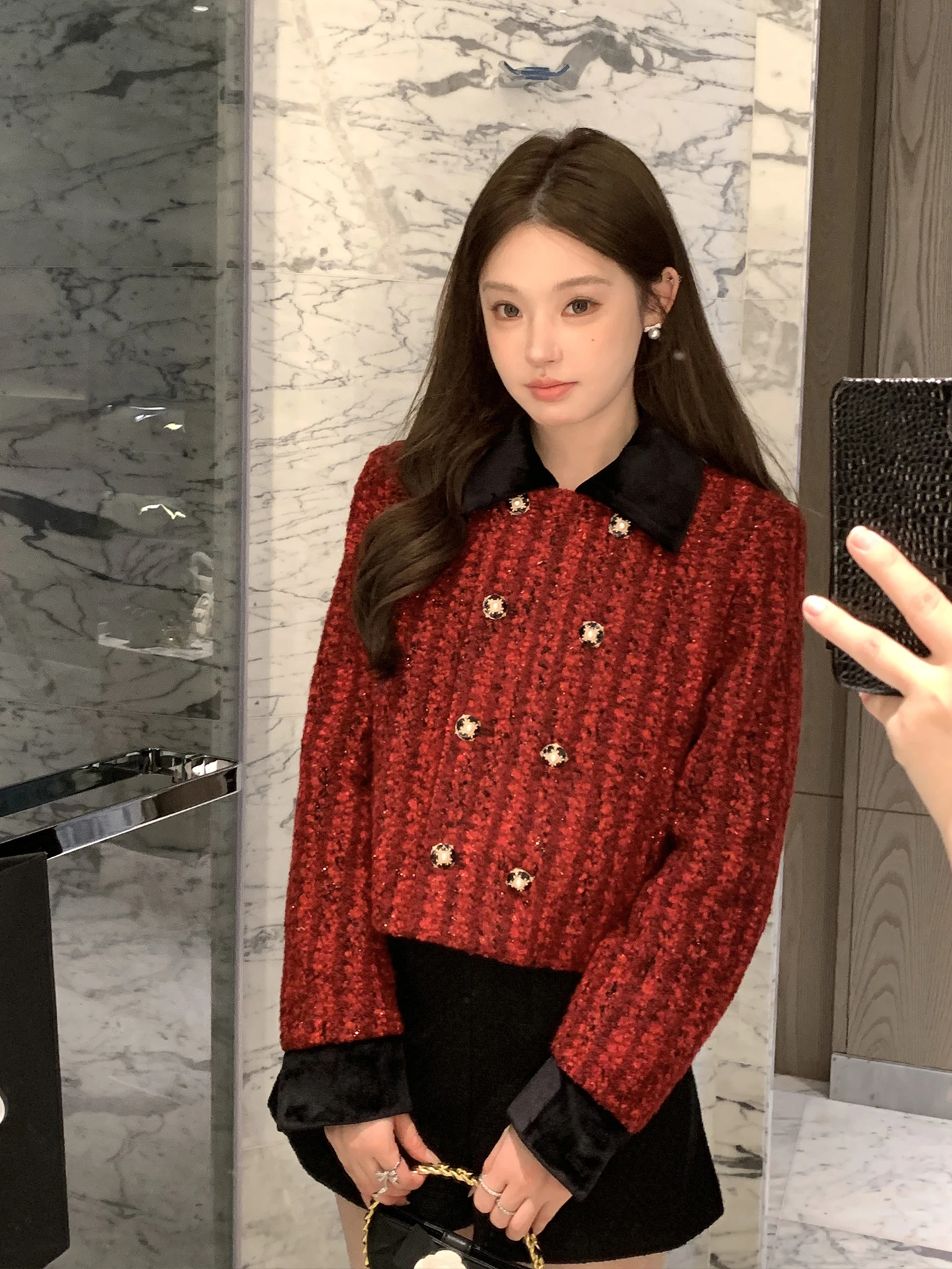 

Красный двубортный шерстяной твидовый костюм для верховой езды в винтажном стиле, с яркими тканевыми вставками, коротким жакетом и дизайном с завышенной талией, цвета смолы.