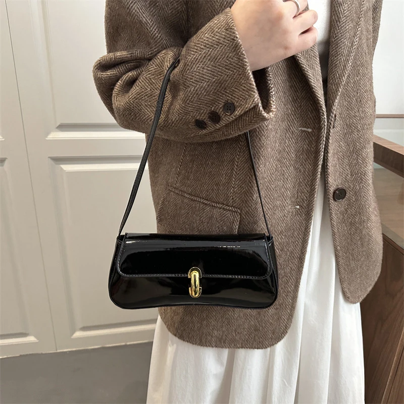Glänzende PU-Schultertasche mit Schnalle, Damen-Unterarmtasche in Unifarbe, Elegante Vintage-Handtasche im französischen Stil für den Alltag und die Arbeit – Detail 13
