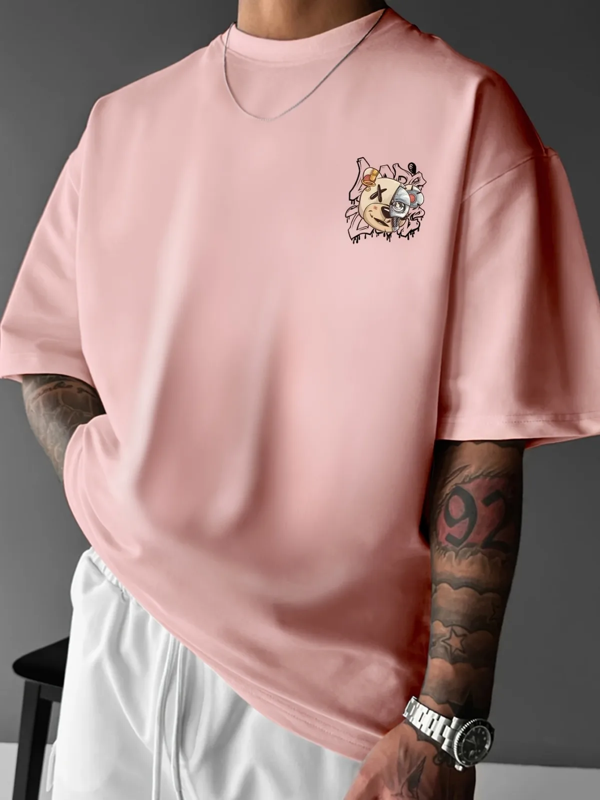 2025, neues personalisiertes Graffiti-Bär-Buchstaben-bedrucktes, atmungsaktives und bequemes Rundhals-T-Shirt für Herren im Freien, High-Street-Top – Detail 10