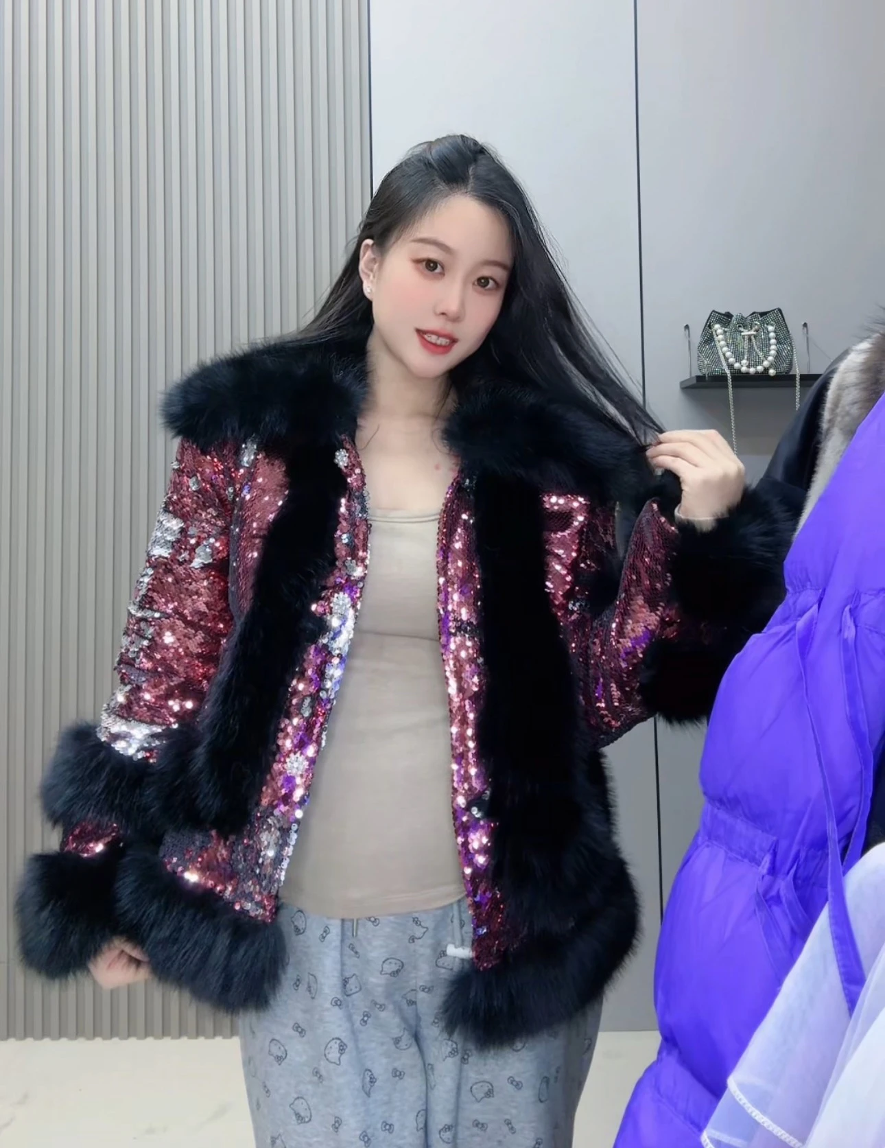 جديد شتاء 2025 معاطف فروي سميكة ودافئة مطرزة سترة نسائية مرقعة ثقيلة ترتر قصير معطف فرو صناعي للنساء #6