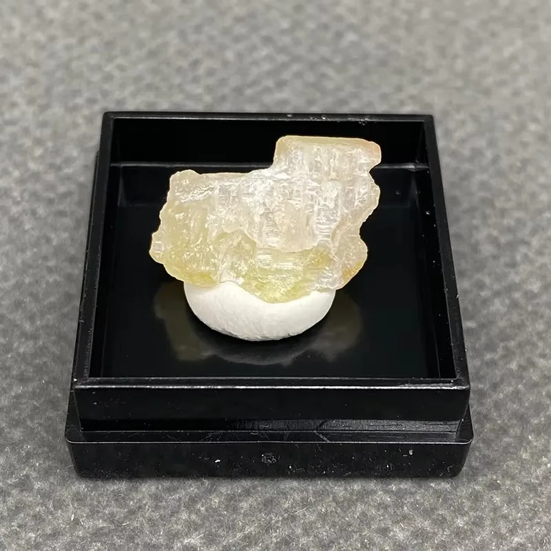 

100% натуральные образцы минералов, камни и кристаллы церузида оранжевого цвета из Китая + Размер коробки: 27*27*25 мм