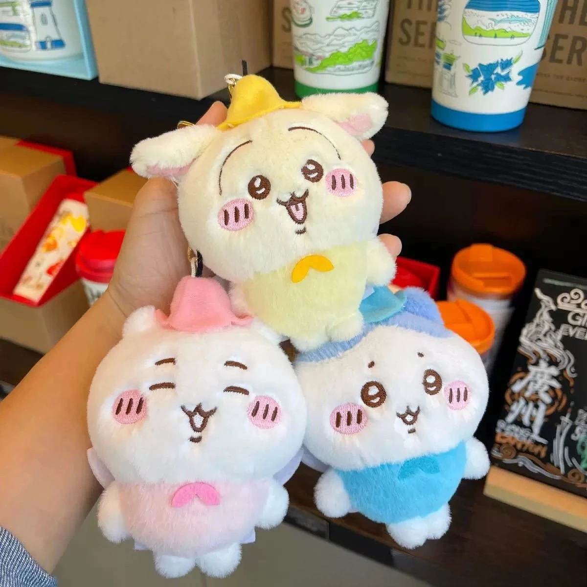 Kawaii JIYI Feenflügel Plüsch-Schlüsselanhänger Niedlicher Engelsflügel Charakter-Taschenanhänger Weicher Stoffanhänger für Fans