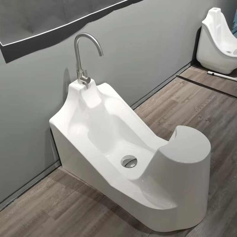 With drain and easy cleaning, suitable for apartment bathrooms