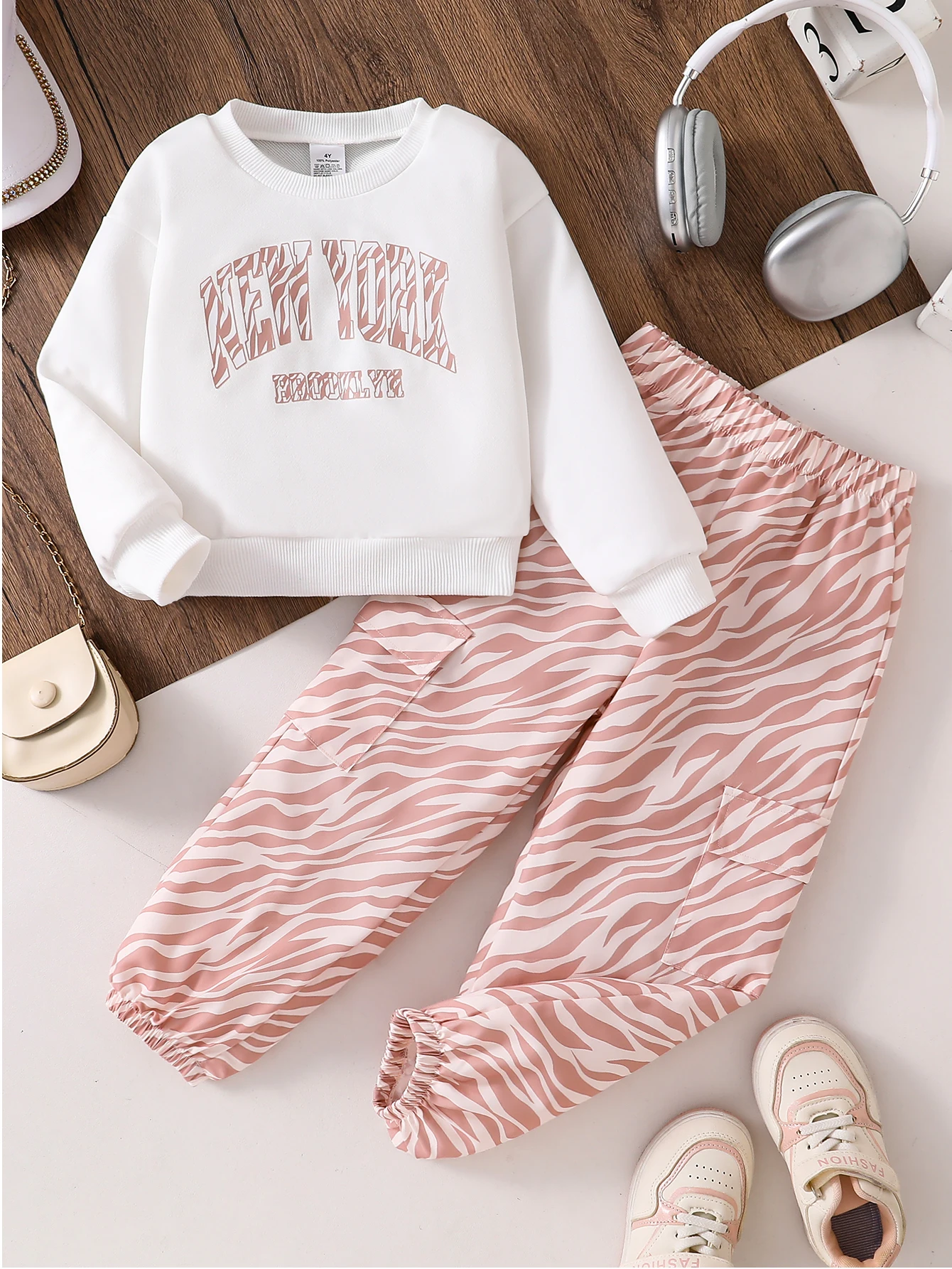 2-teiliges Set für Mädchen im Frühling und Herbst: Modisches und schlichtes, locker sitzendes Freizeitoutfit mit weißem, langärmligem Oberteil mit englischem Buchstabendruck + rosa Tie-Dye-Jogginghose