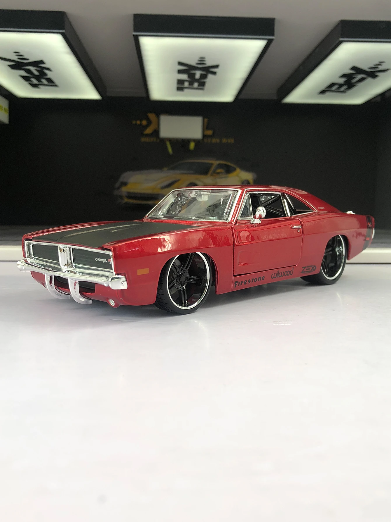 

Maisto 1:25 simulated zinc alloy 1969 Dodge Charger R/T model car, static ornament, metal collectible gift car