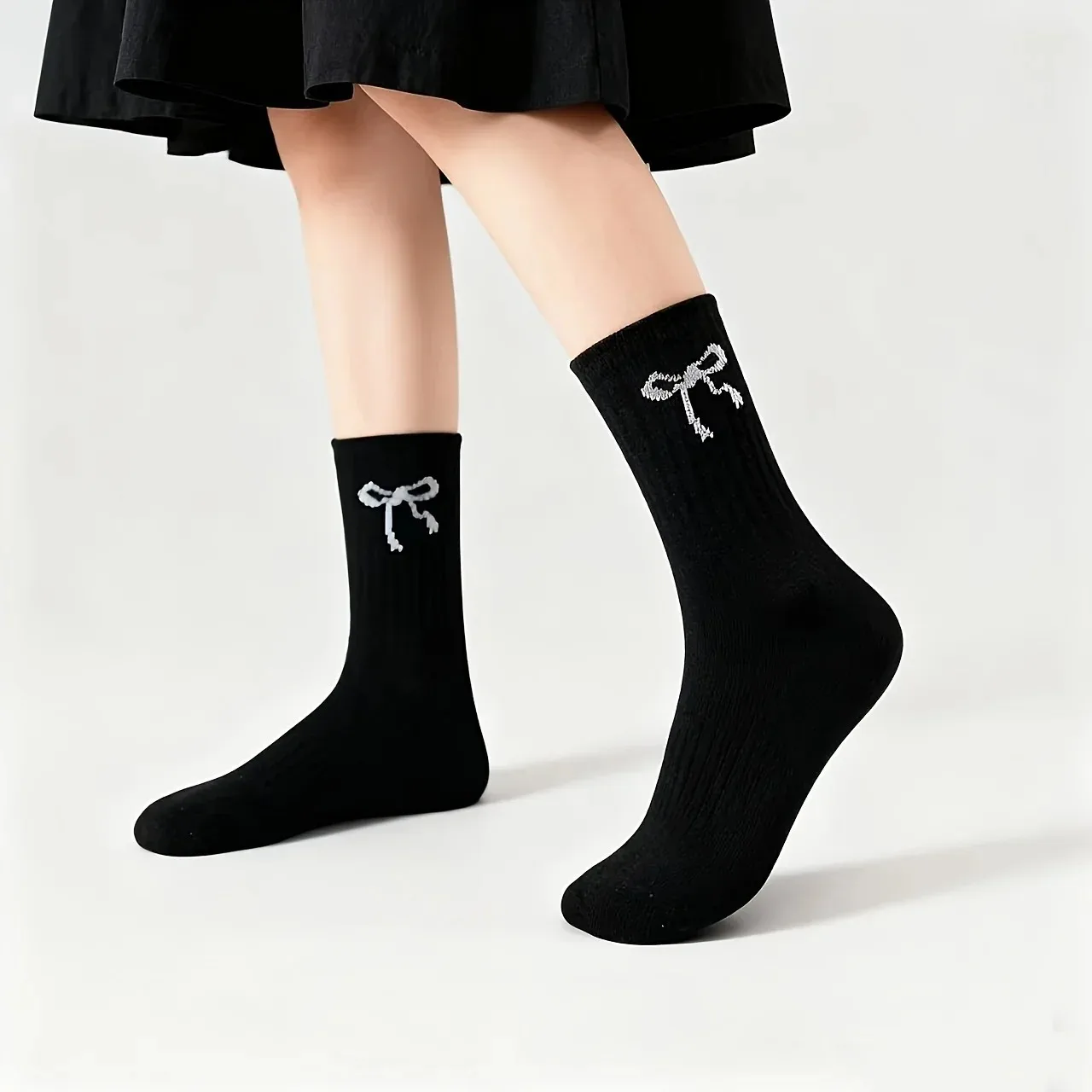JK fashion artifact pile, tube socks, side bow embroidery, anti slip and non falling tube, pure black minimalist style