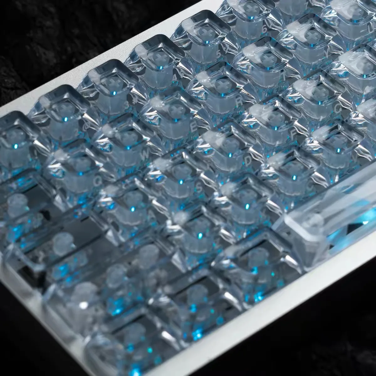 teclado-mecanico-personalizado-womier-con-teclas-transparentes-rgb-y-retroiluminacion-de-color