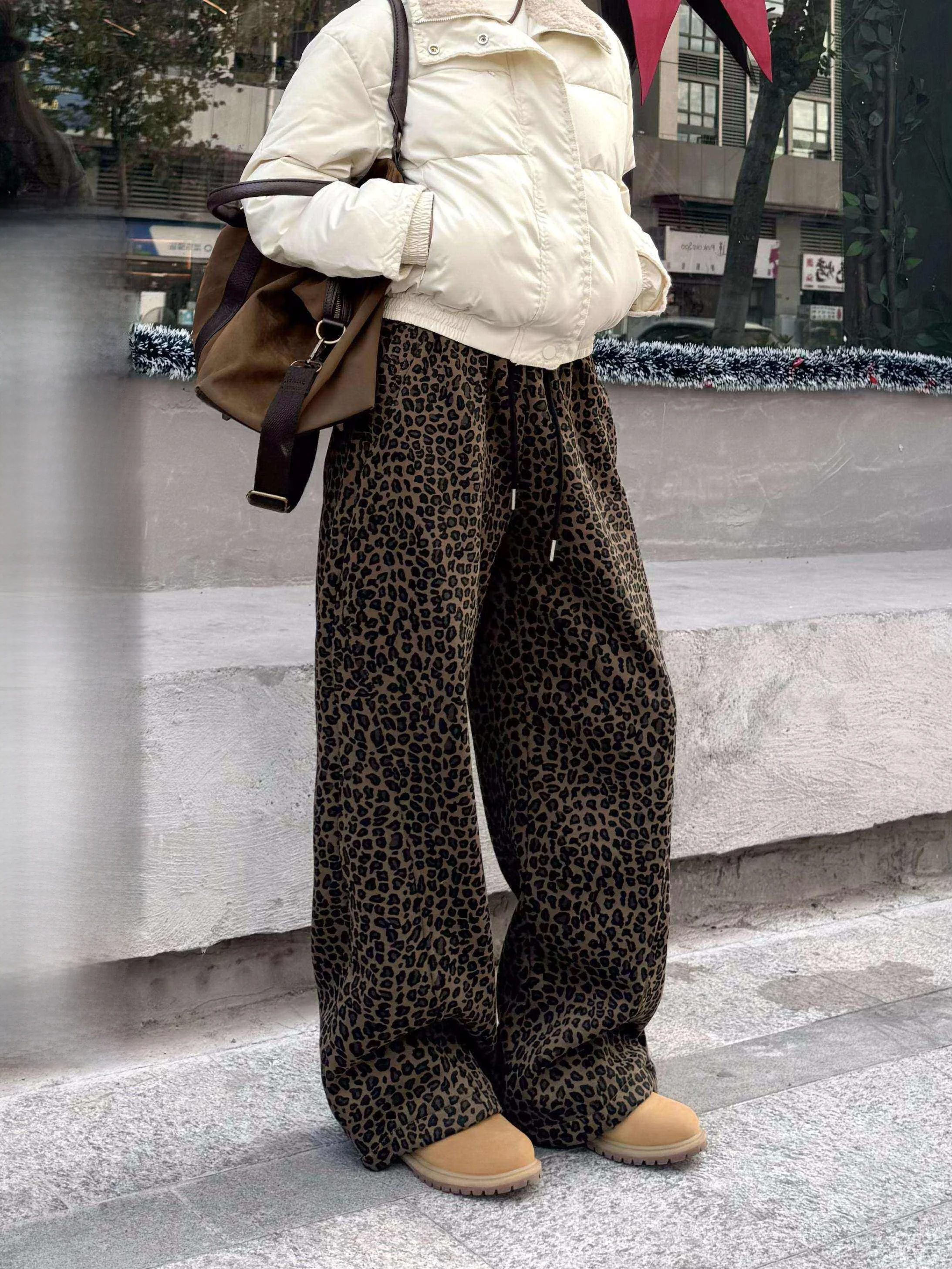 

XFX American Retro Loose Leopard Print Fce Lined Warm Sweatpants Women Wide Leg High Street Casual Floor Length Thiened ...