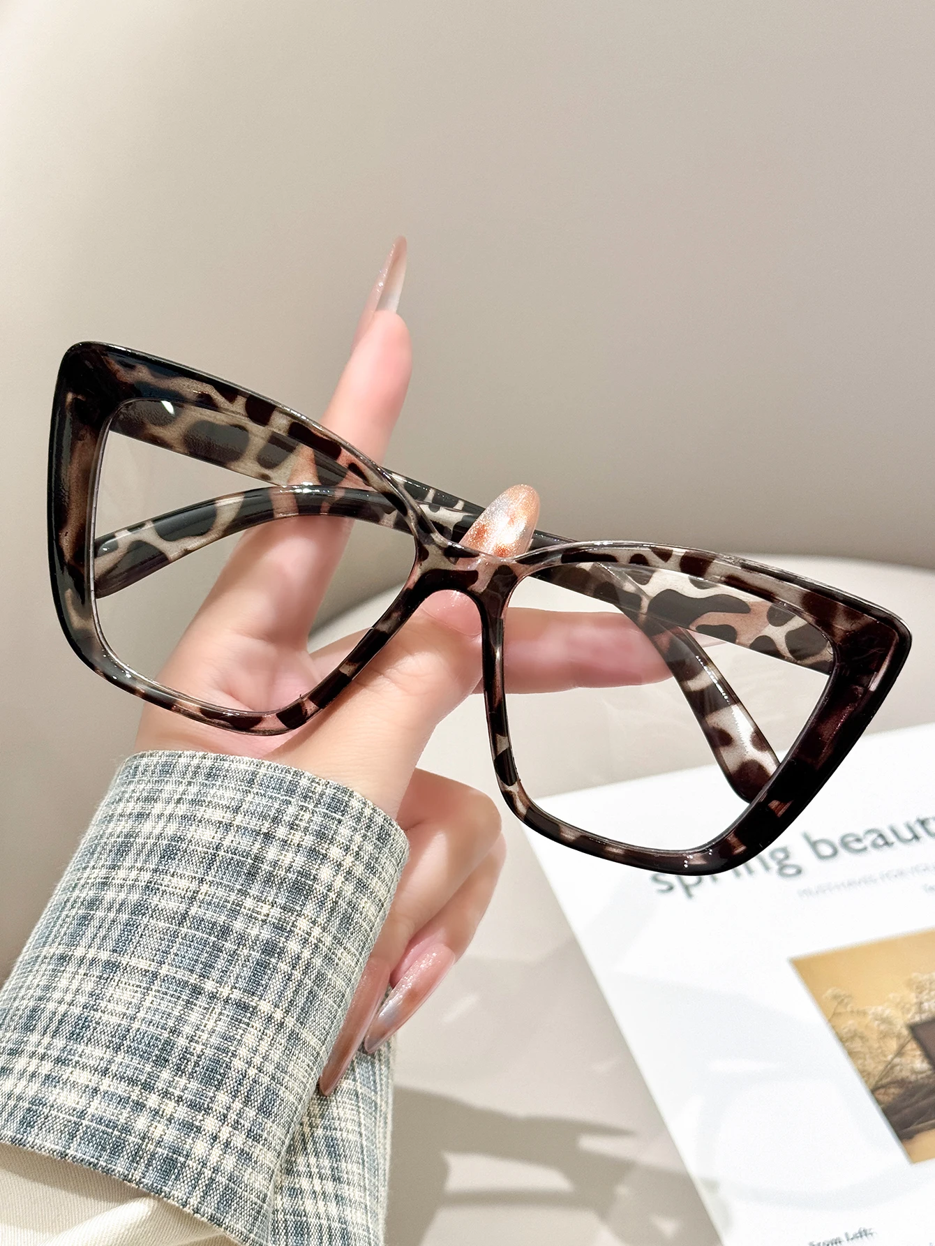 1pc Cat's Eye Men's and Women's Fashion Glasses of the Same Style, Suitable for Commuting and Traveling Scenes