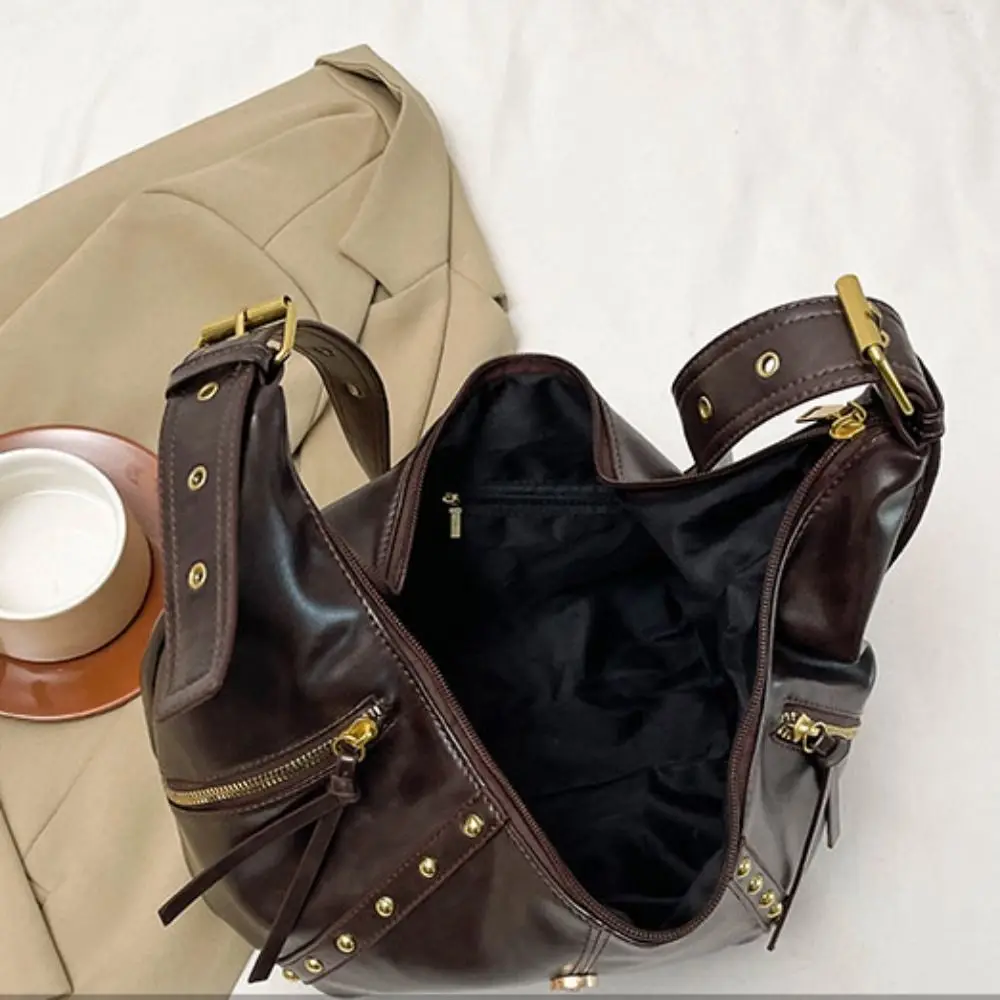 

Oil Wax LeatherRetro American Style Rivets Buckle Crossbody Bag Large Capacity Fashion Design Locomotive Style Underarm Bag