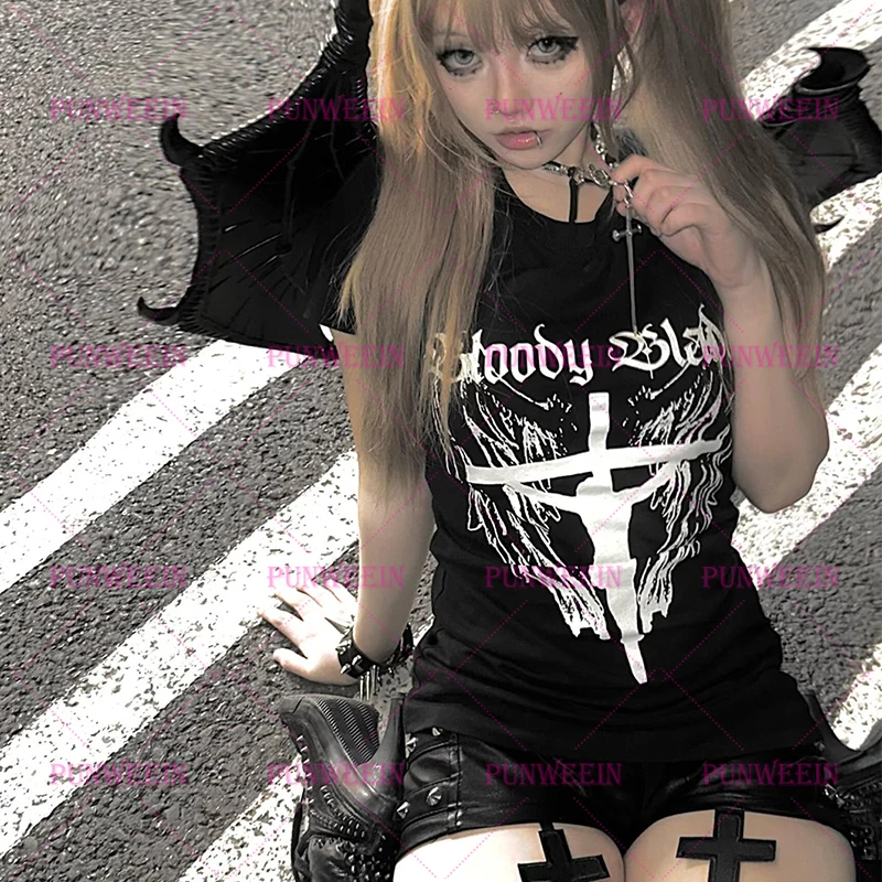 

Subculture Punk Dark Goth Cross Devil Print Letter Эстетическая уличная футболка Повседневная футболка для девочек 90-х Y2K Harajuku Сексуальный тонкий укороченный топ