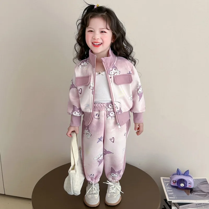 

Комплект из 2 предметов в весенне-осеннем стиле Sanrio Kuromi для девочек, новинка 2025 года, детский повседневный спортивный комплект из двух предметов с мультяшным принтом в стиле аниме для маленьких девочек