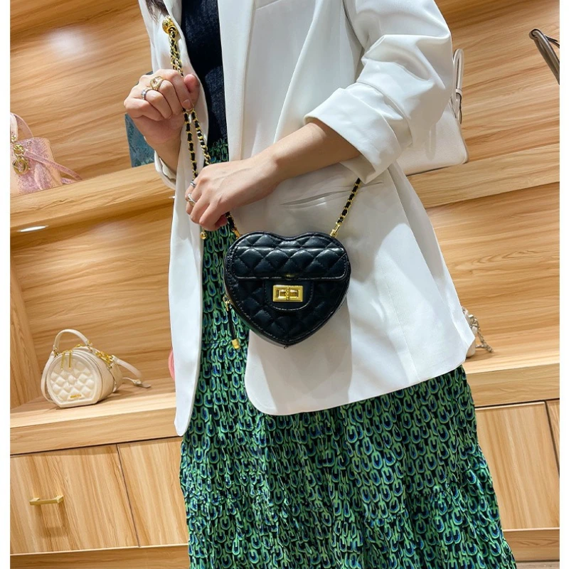 

Love small aroma bag gold ball chain shoulder bag 2025 spring and summer new fashion niche diamond chain crossbody female bag
