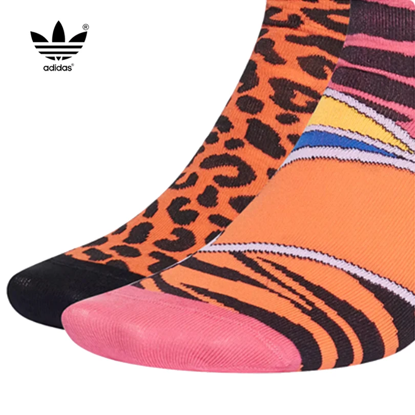 adidas Originals Unisex Moisture-Wicking Breathable Crew Socks, Comfort Casual Athletic Socks for Fall (2 Pairs) HC9541