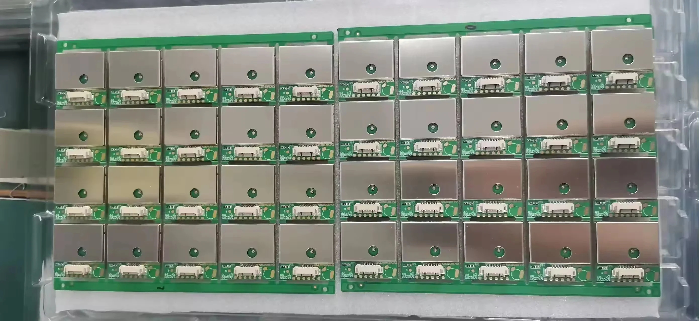 Wodoodporna antena GNSS RTK Aktywna rolnicza antena GPS o wysokim zysku pomiarowym Moduł GPS o wysokiej dokładności z zewnętrzną obudową IP67