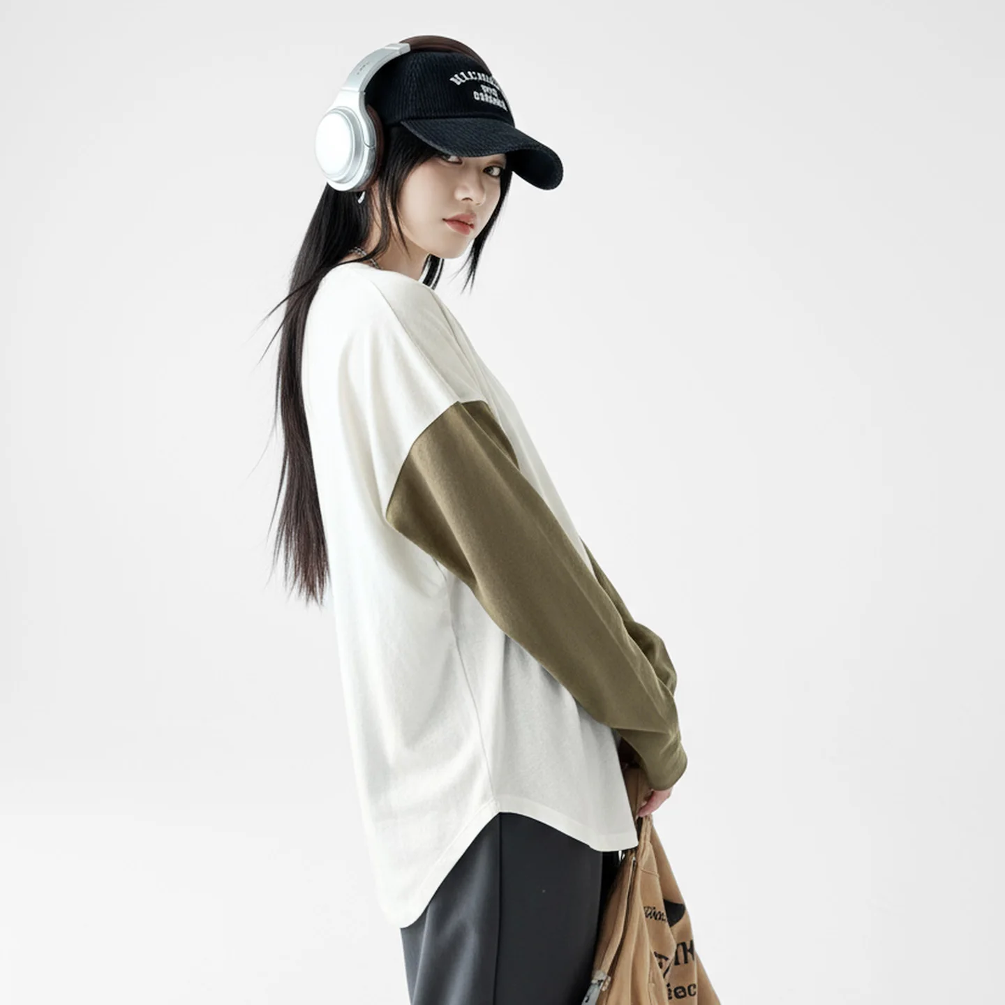 Maden Women's Lightweight Color Block Long Sleeve T Shirt Loose Fit Casual Crewneck Layering Spring Ivory Top