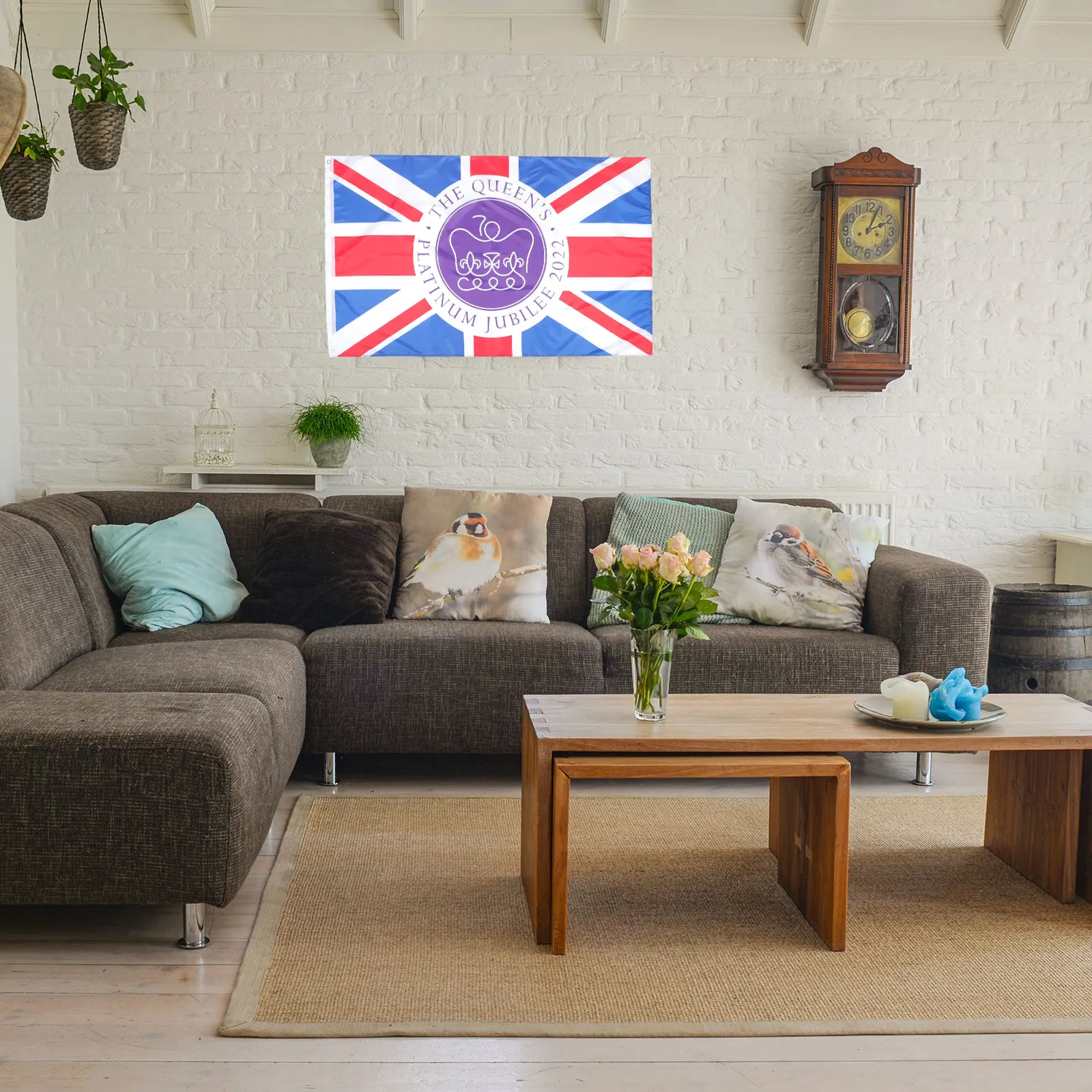 

Queen Platinum 70th Anniversary Flag Durable Polyester British Flag Hanging for Outdoor Garden Yard Decoration