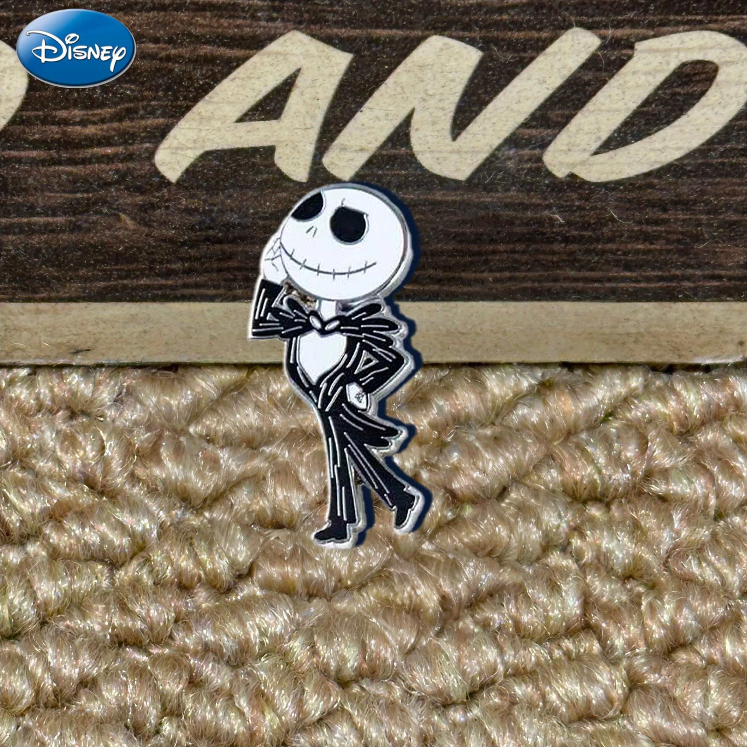 1 Stück Disney Offiziell lizenzierte The Nightmare Before Christmas Cartoon-Anime-Anstecknadel, Kleidungszubehör, dekoratives DIY-Zubehör – Detail 4