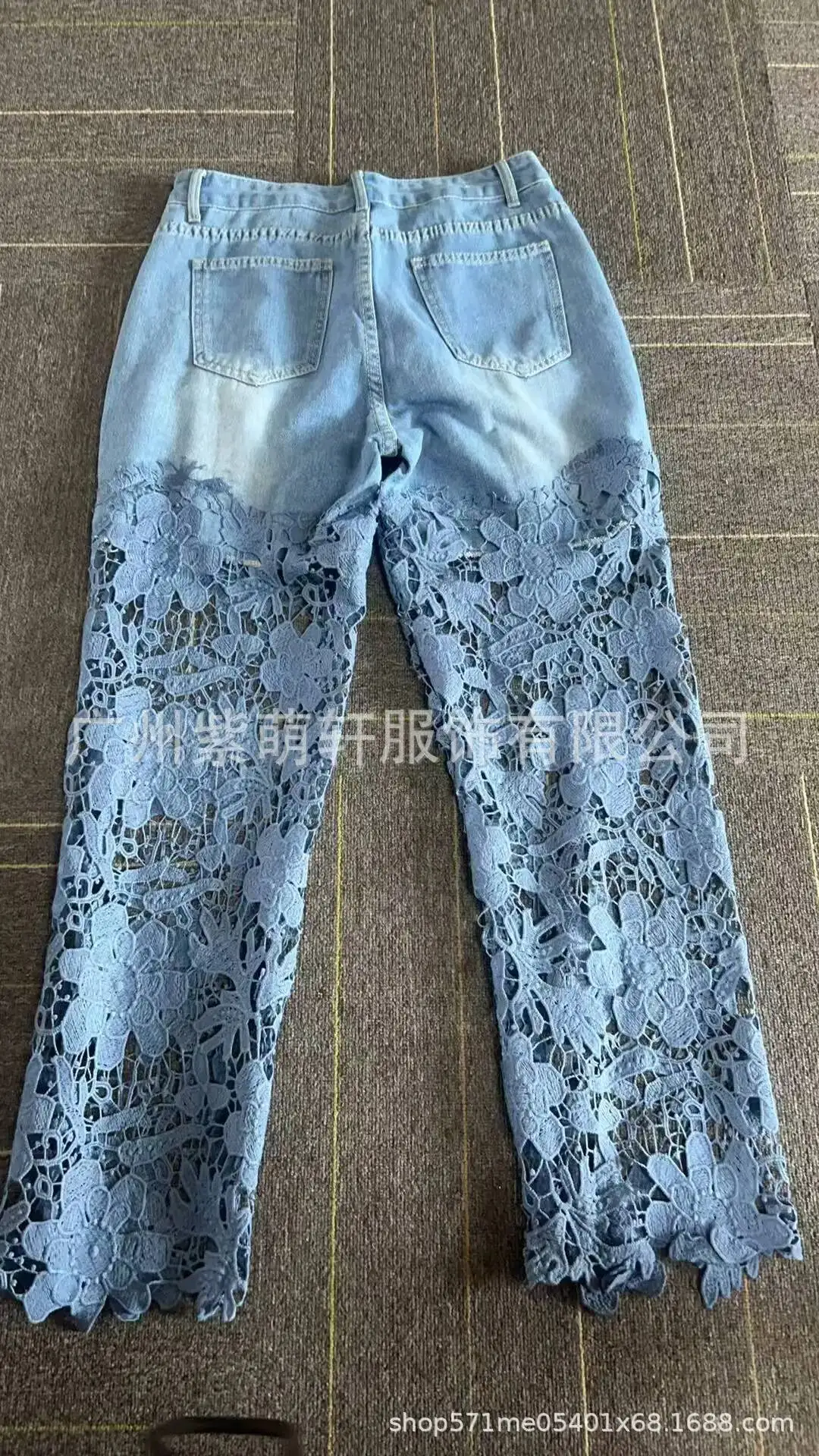 Damen-Frühlings- und Sommermode, aushöhlen, Spitze, Spleißen, Denim, drapierte Hose, Ganzkörperhose