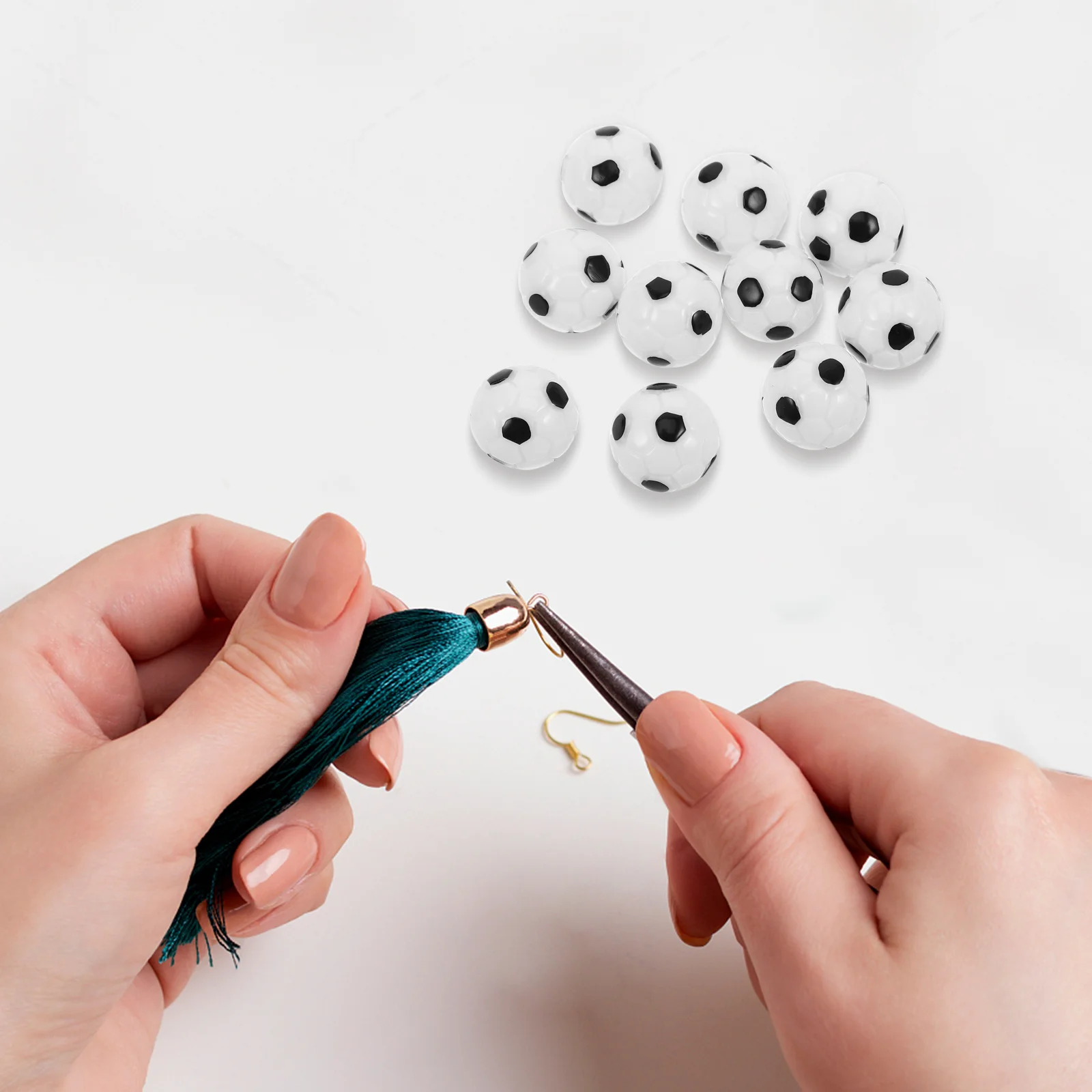 

10 шт., подвески в виде футбольного мяча, 3D смолы, мини-футбольные аксессуары для самостоятельного изготовления ювелирных изделий, браслеты, ожерелья, брелки для вентиляторов