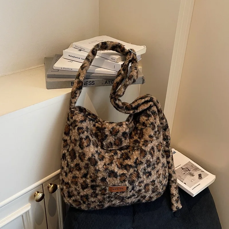 

Korean Style Faux Shearling Simple Crossbody Bag Women Large Capacity Leopard Print Shoulder Bag Texture Causal Commuting Bag
