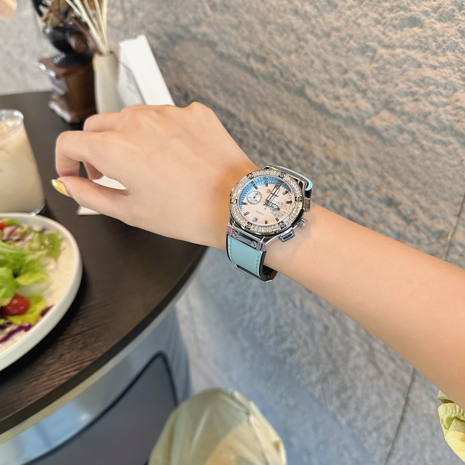 Light Luxury Niche Personality Women's Watch Top Brand New Casual Fashion Girl's Watch Trendy Elegant Sports Watch Gift